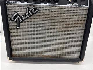 PRE-OWNED FENDER GUITAR AMP FRONTMAN 15G
